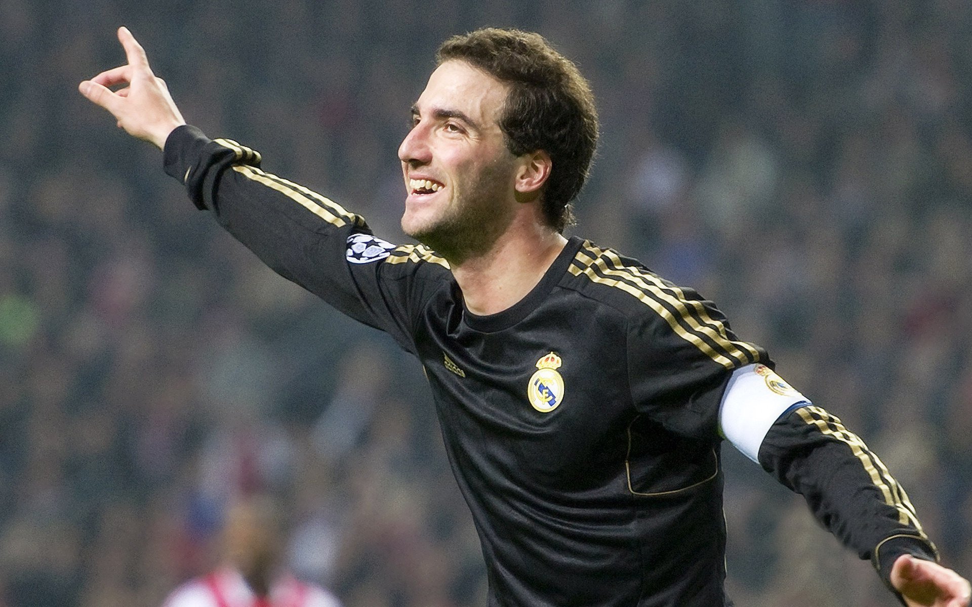 纳迪亚·巴托克莱蒂在女子10000米中获得银牌，2021年8月纳迪亚运气