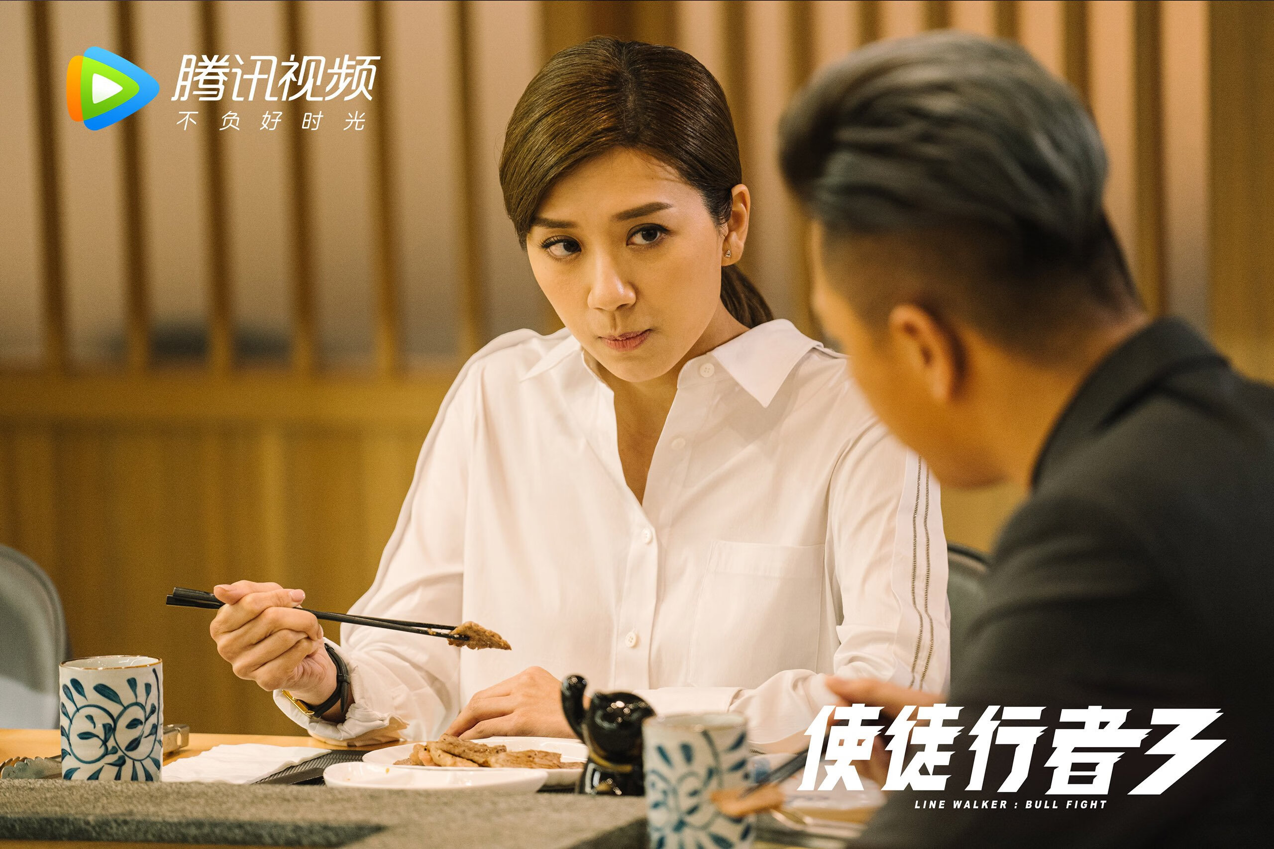 “拳击选手全力出击,四川省体育馆迎来激烈角逐”